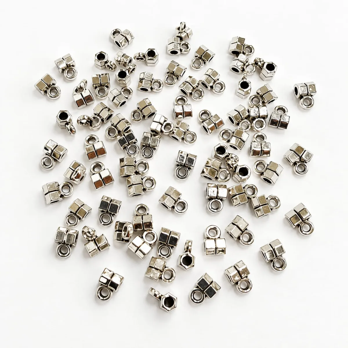 Separador Metálico con Argolla Cubo Hexagonal 6mm