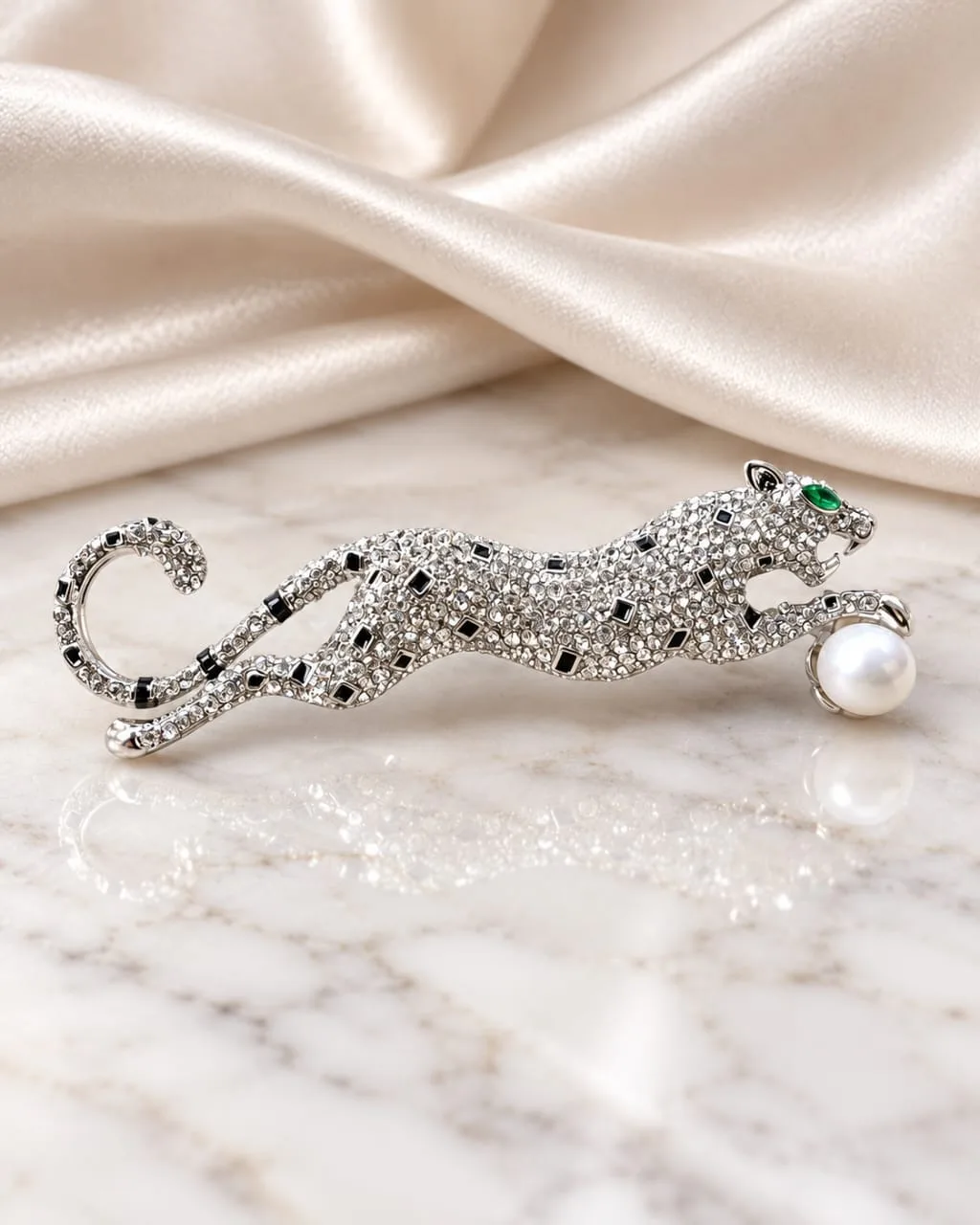 Broche de Pantera con Perla Plateado