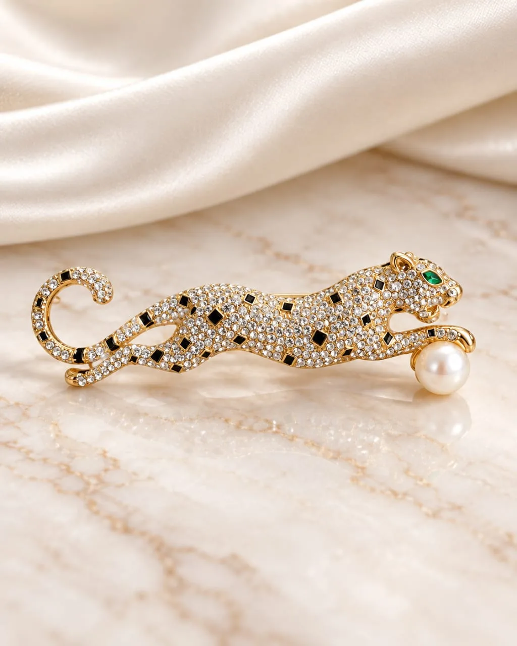 Broche de Pantera con Perla Dorado