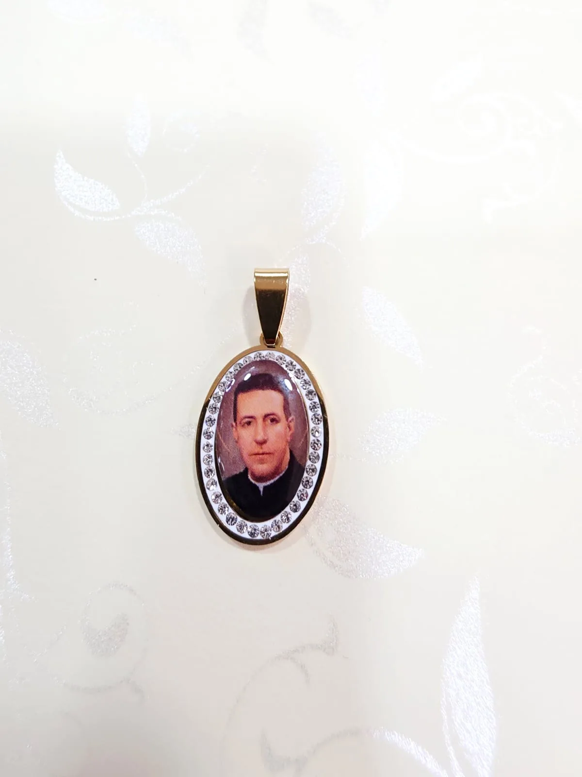 Dije de Acero Padre Hurtado