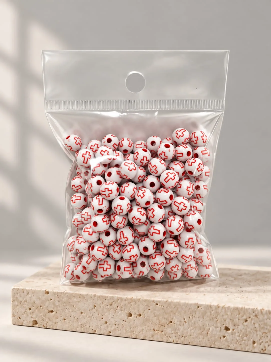 Cuenta Acrílica Cruz 8mm Blanco con Cruz Roja