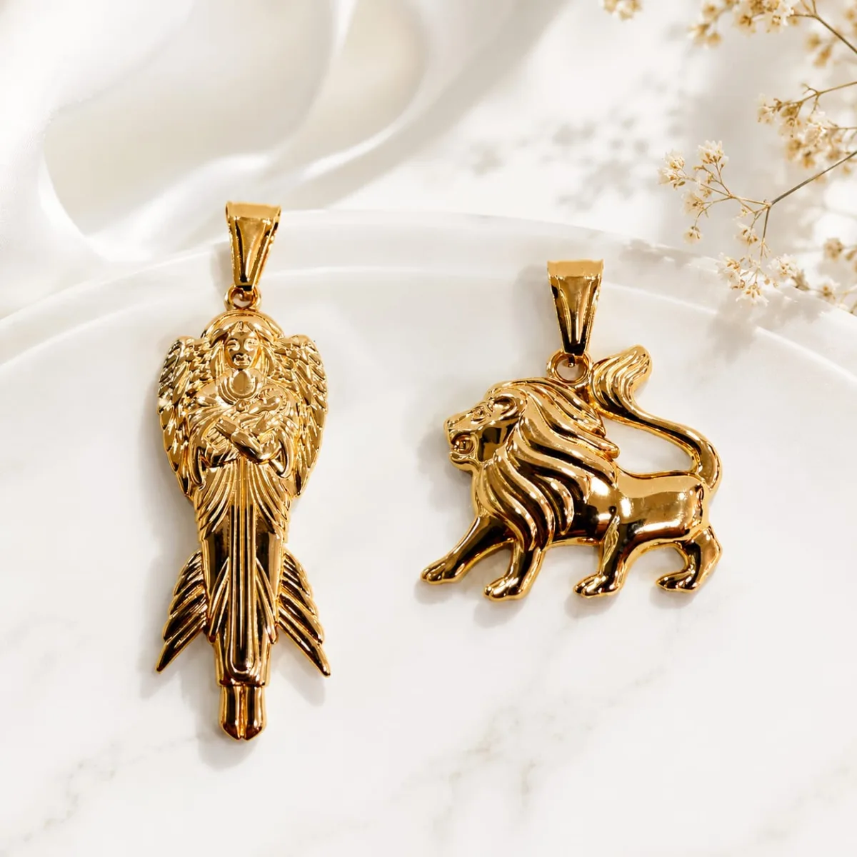 Set de Dijes de Acero Dorado