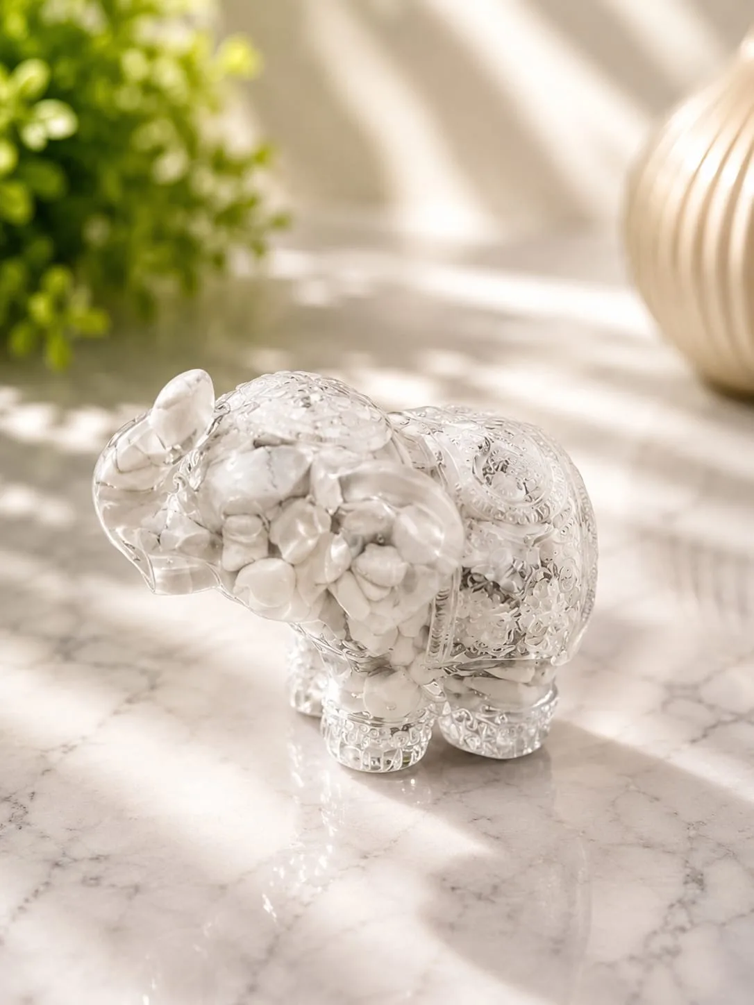 Elefante de Resina con Cuarzo Molido - Blanco