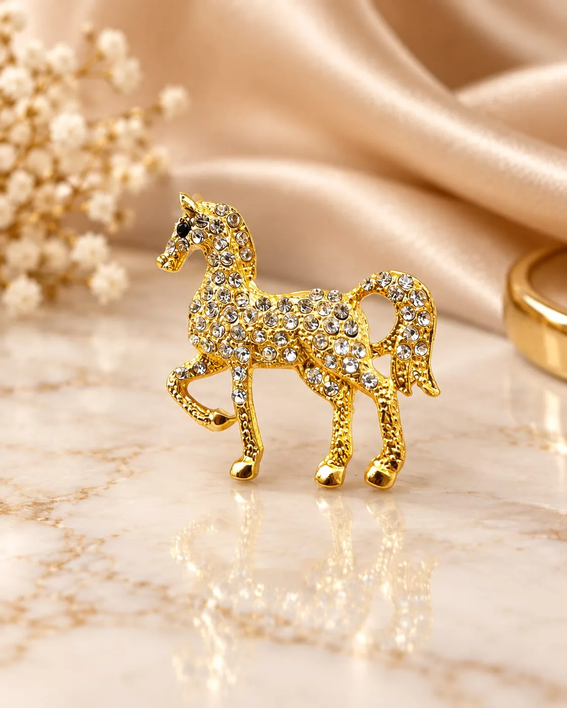 Prendedor de Caballo con Strass Dorado