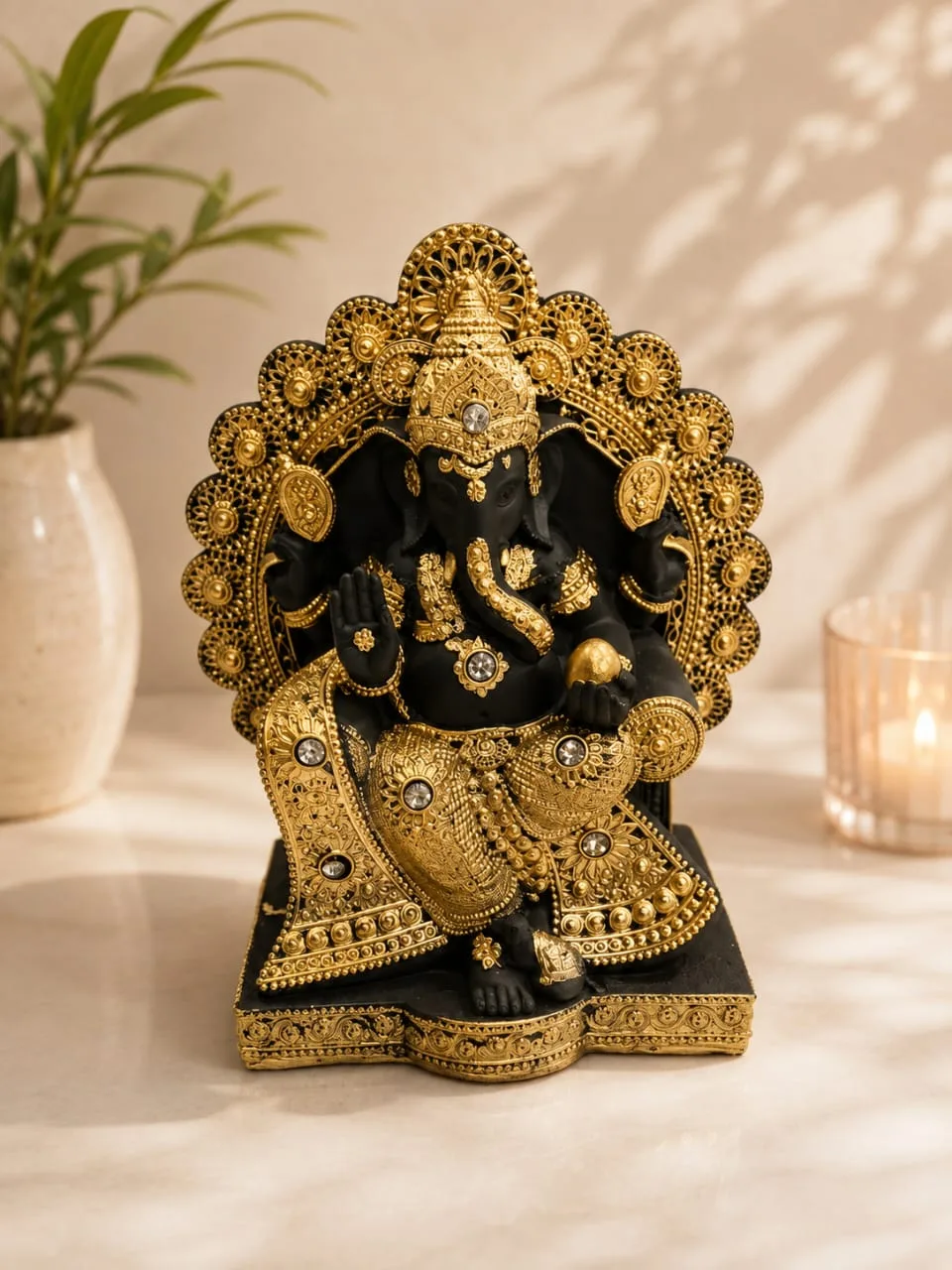 Ganesha Negro y Dorado con Respaldo