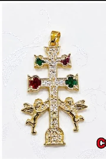 Colgante de Rodio - Cruz de Caravaca con querubines y piedras rojas/verdes