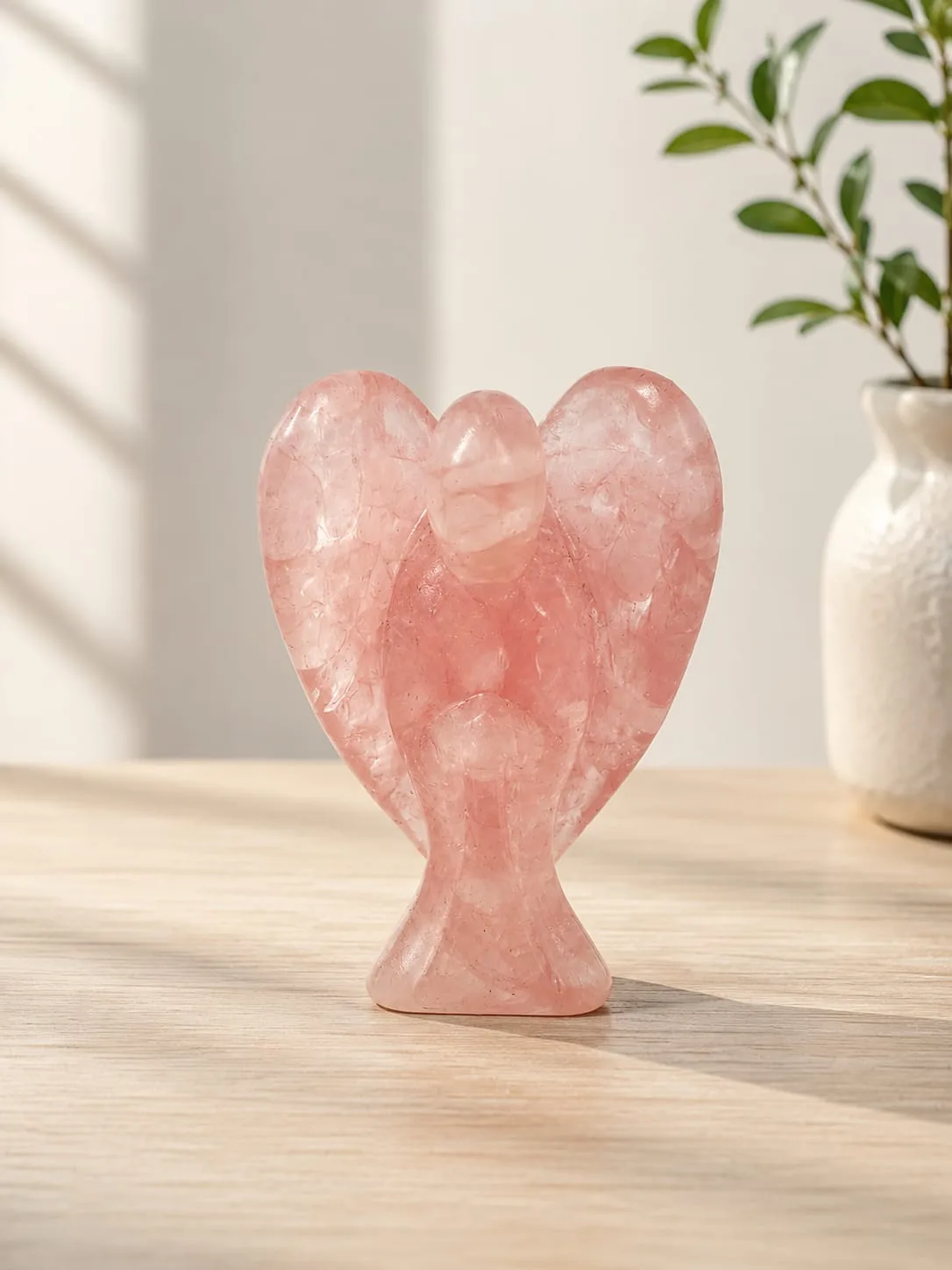 Ángel Hecho con Resina y Piedra Molida, Color Rosado (Cuarzo Rosado)