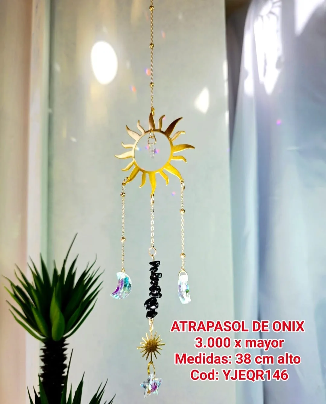Atrapasoles Celestial Sol Radiante con Ónix Negro, Lunas y Estrella de Cristal