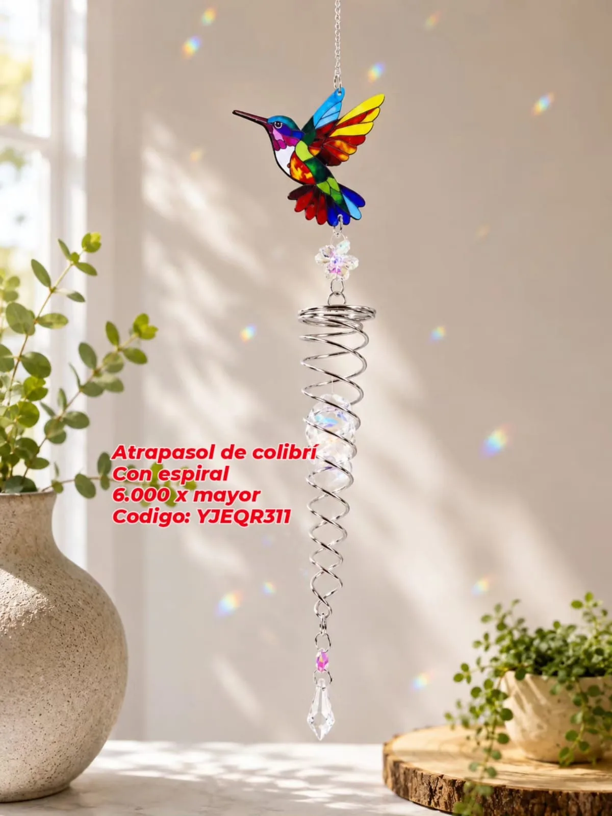 Atrapasoles Colibrí Multicolor Estilo Vitral con Espiral Cinético y Esfera de Cristal
