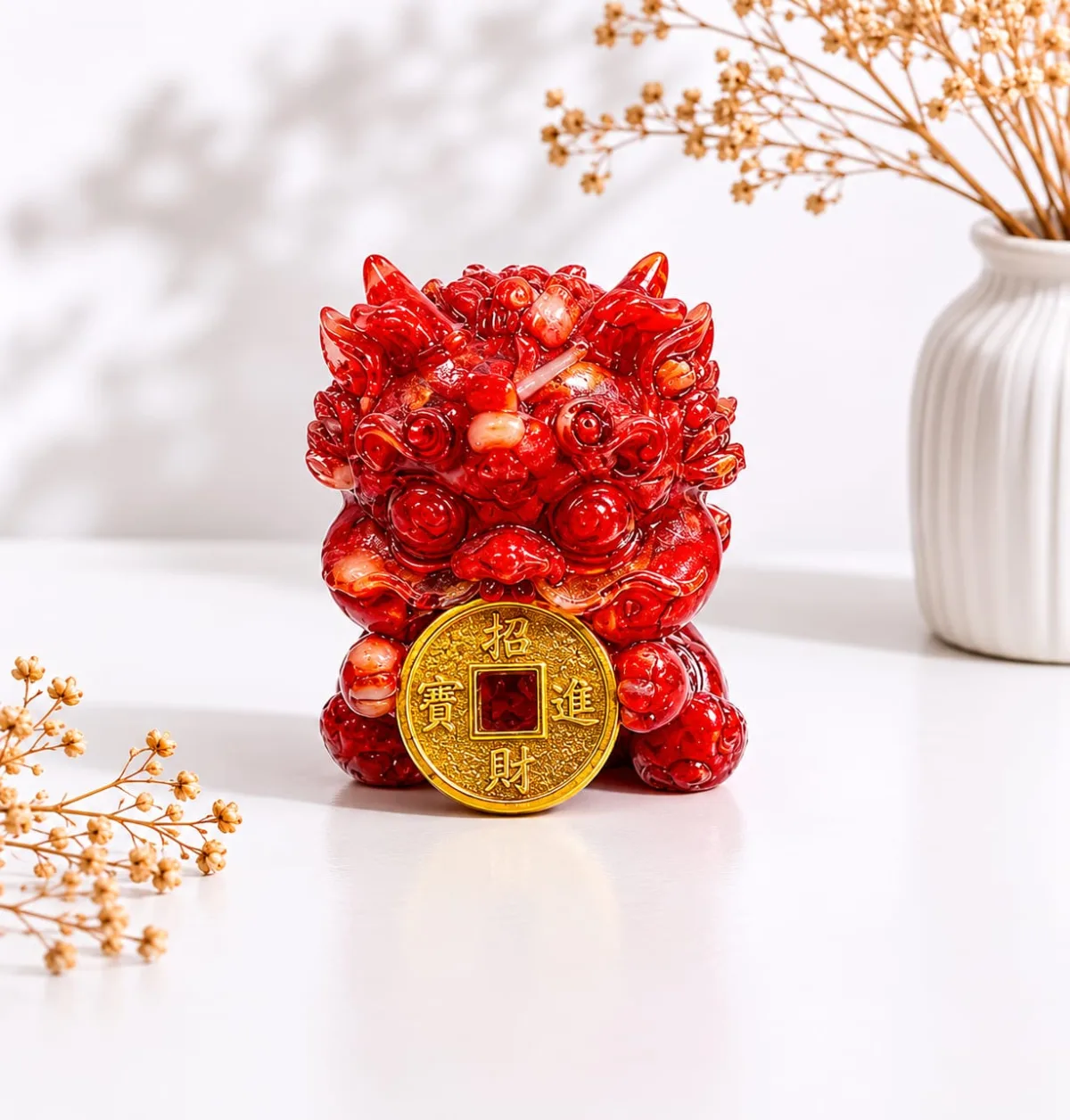Perro Fu Chino (Pixiu) con Moneda China, Color Rojo