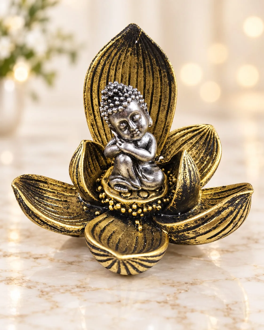 Buda Niño Sobre Loto Dorado