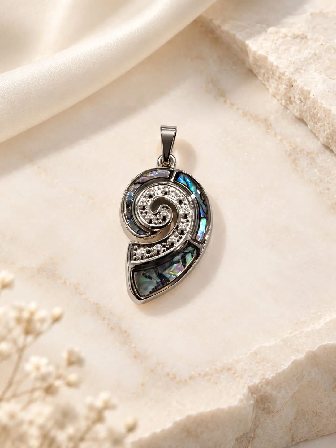 Dije de Acero Caracol con Avalón Plateado