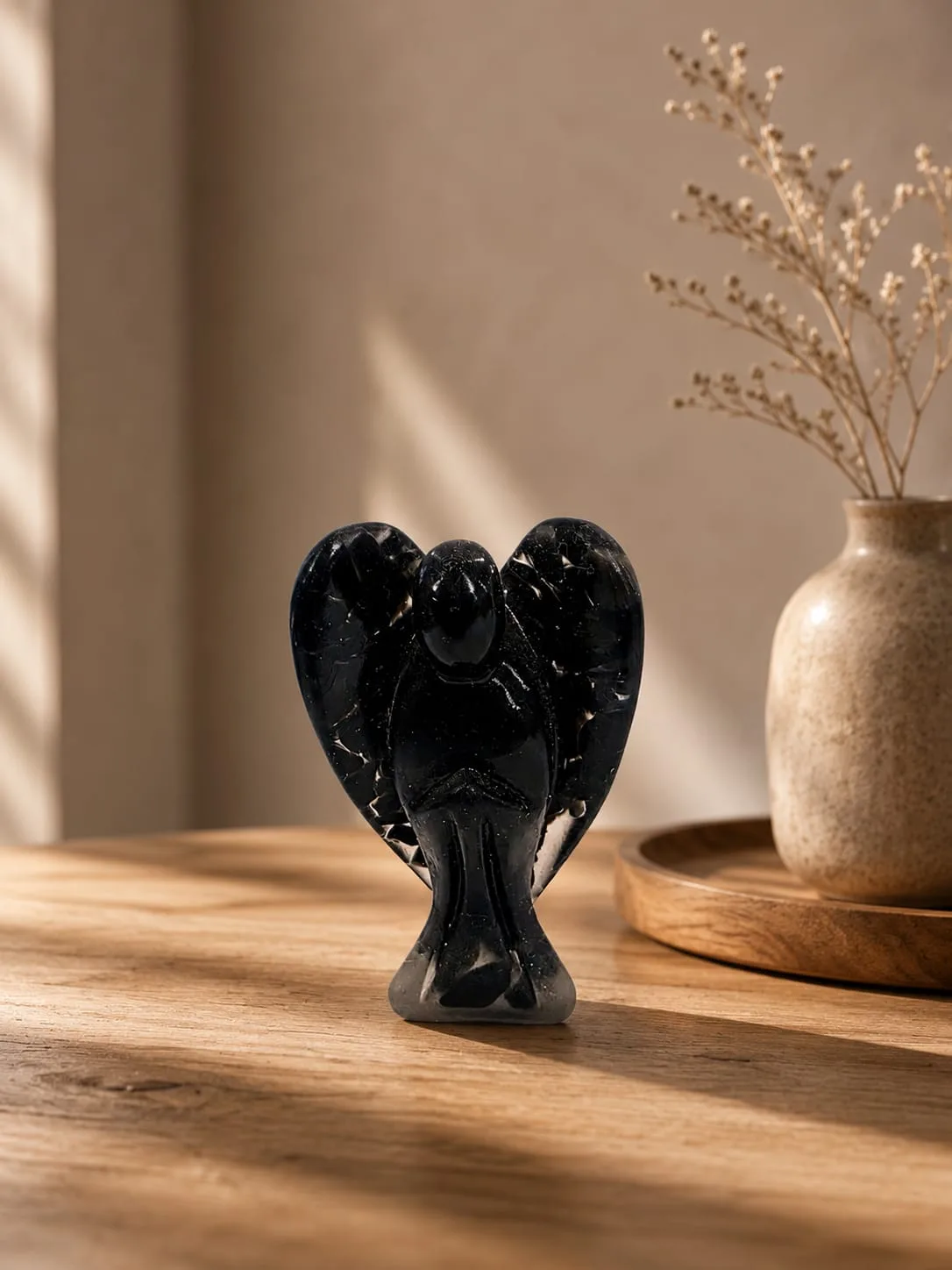 Ángel Hecho con Resina y Piedra Molida, Color Negro (Obsidiana)