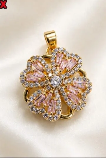 Colgante de Rodio - Flor con piedras rosadas tipo baguette
