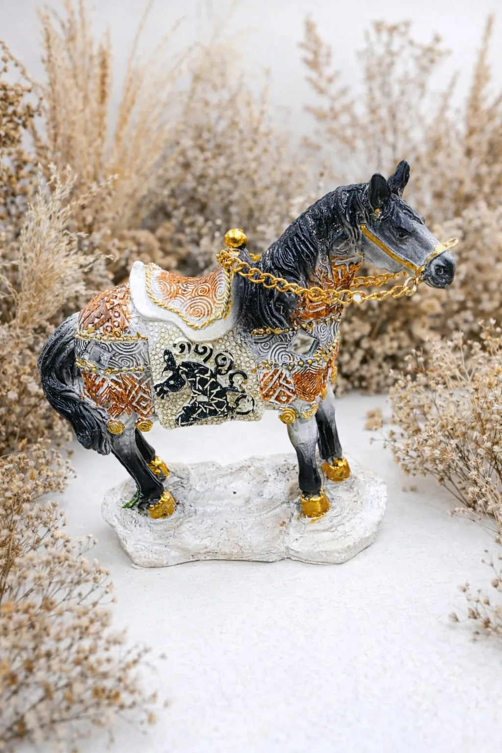 Caballo Decorativo Negro y Dorado