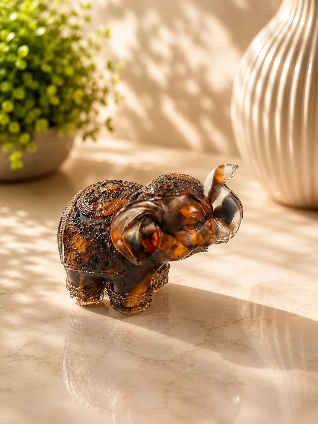 Elefante de Resina con Cuarzo Molido - Café oscuro