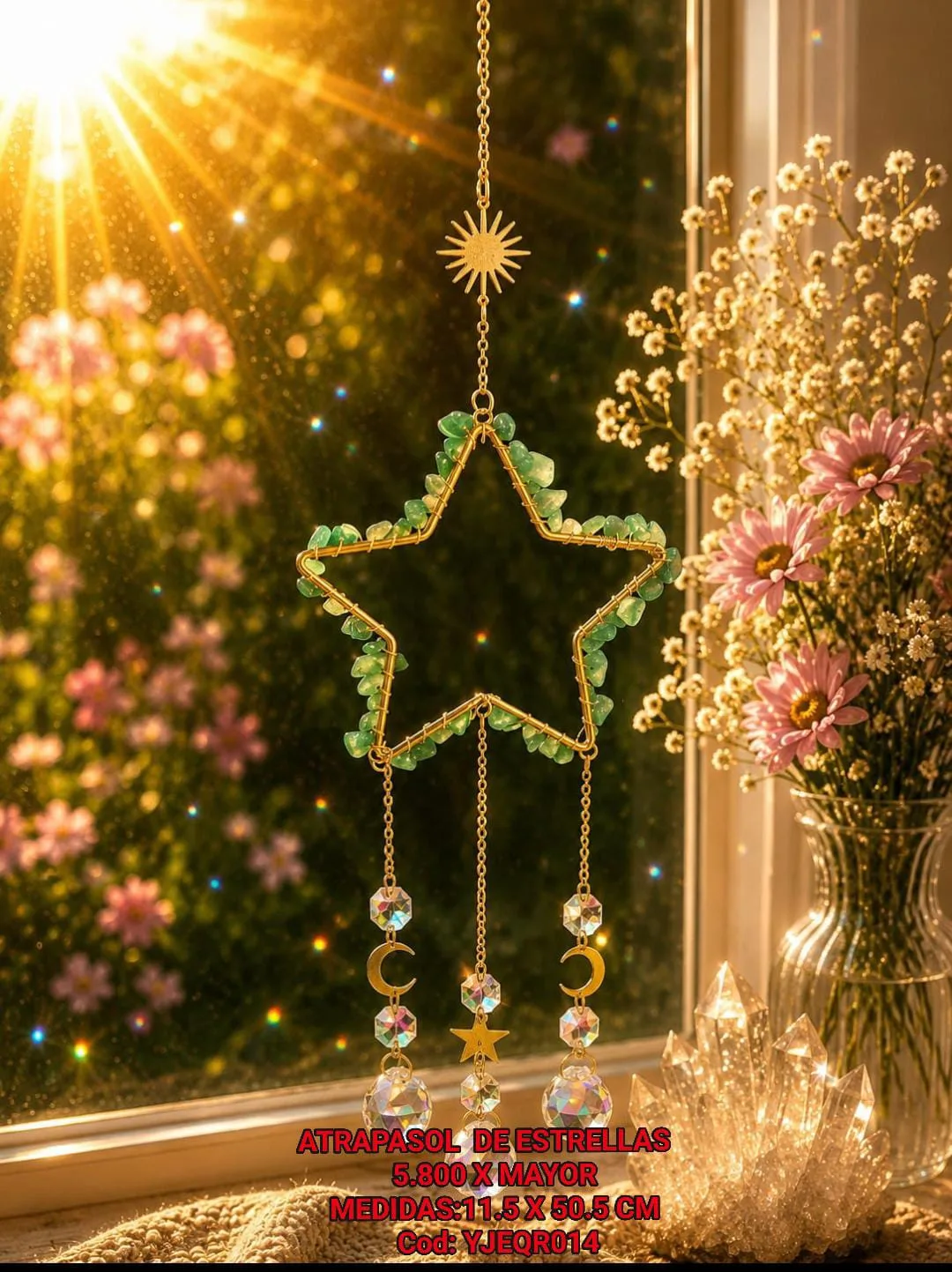 Atrapasoles Estrella Celestial Dorada con Cuarzo Verde, Cadenas de Cristales y Dijes de Luna