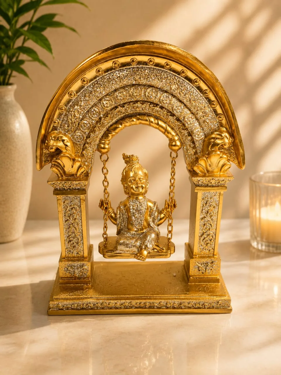 Adorno Decorativo de Niño en Columpio (Dorado y Plateado)