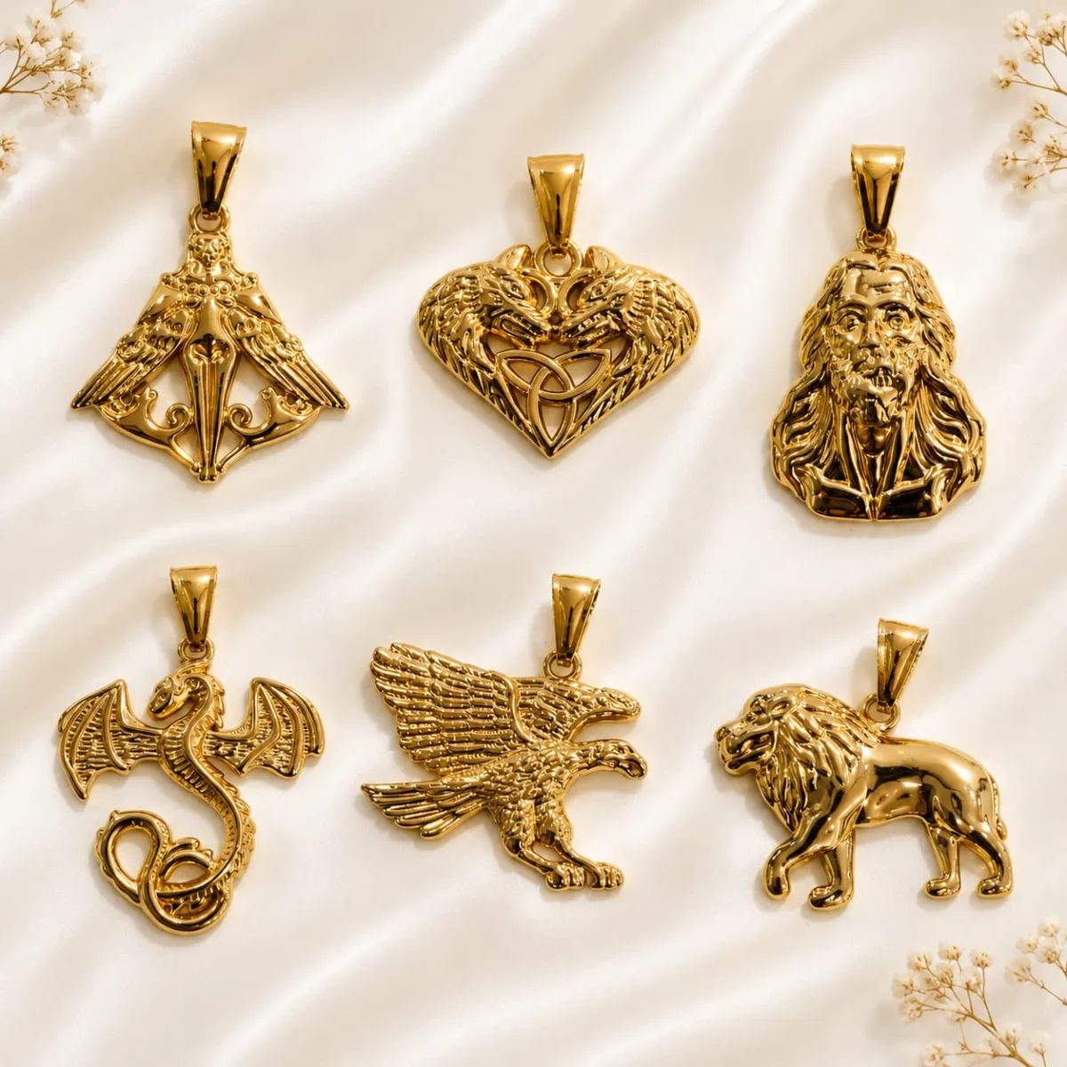 Set de Dijes de Acero Dorado