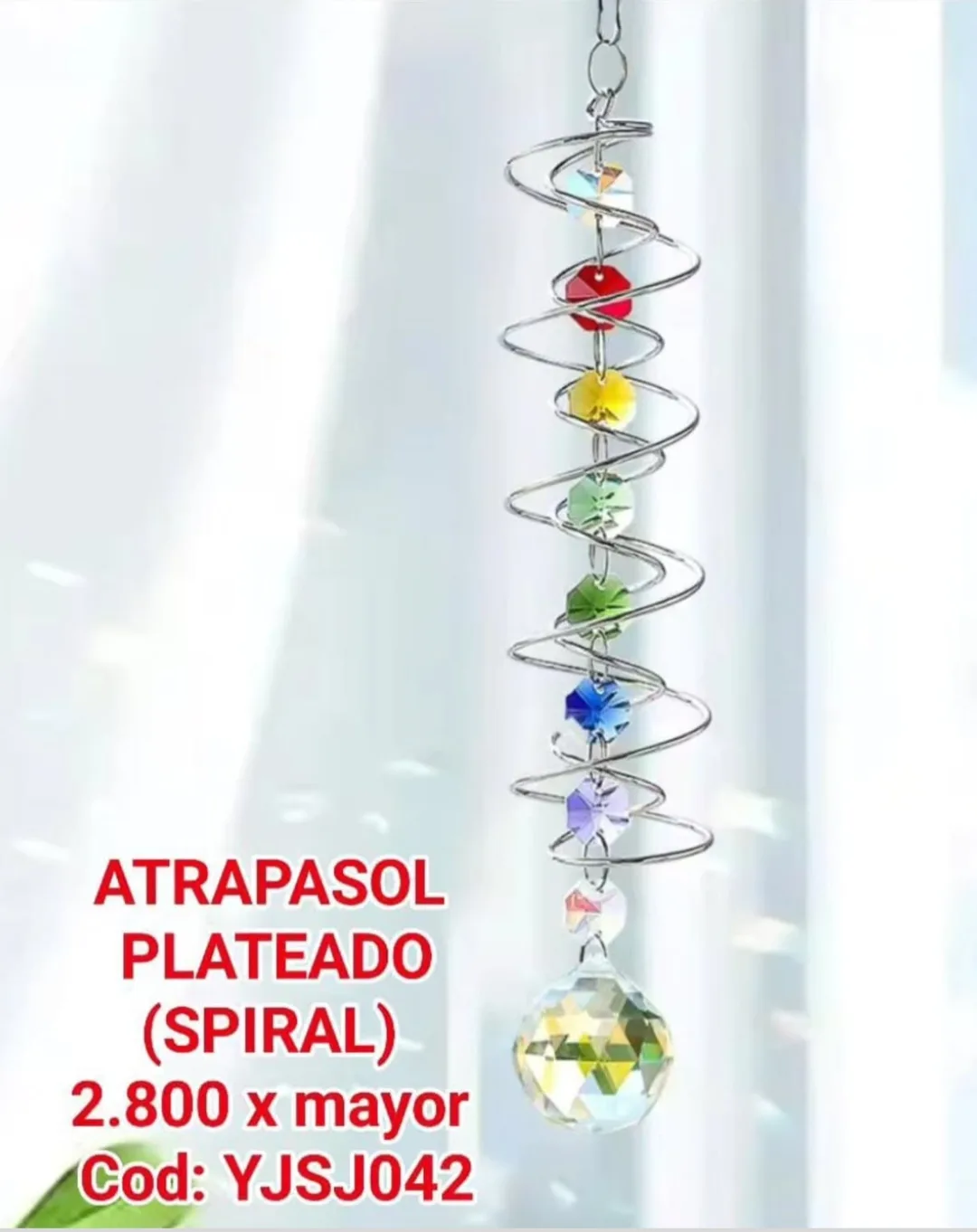 Atrapasoles Holístico Espiral Plateado con Cadena Central 7 Chakras y Esfera Prismática Facetada