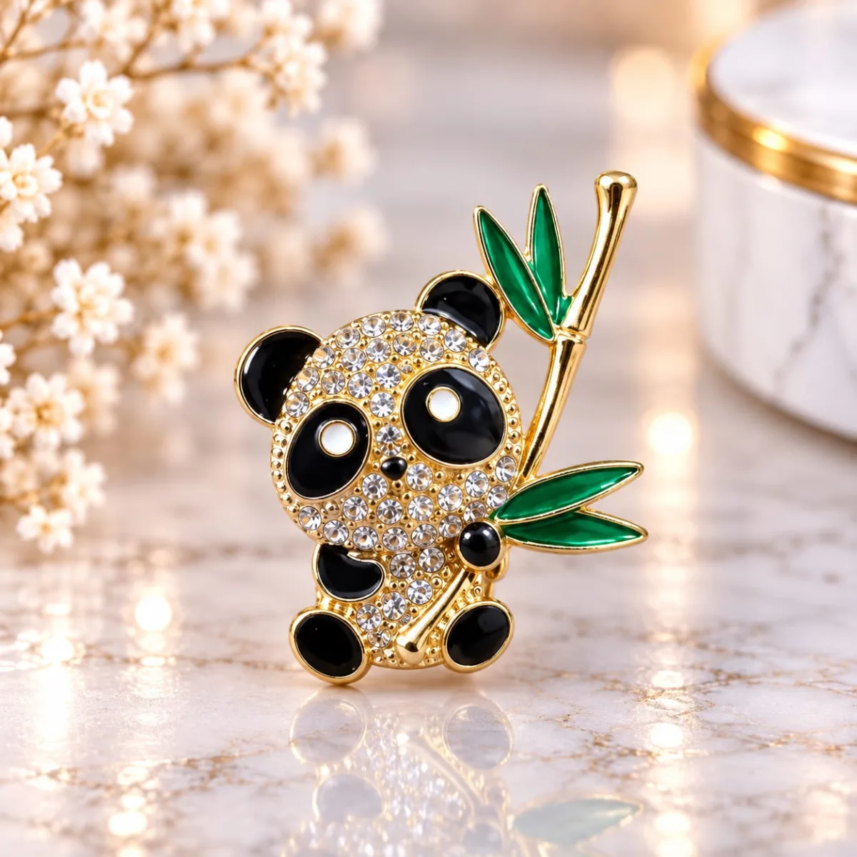 Prendedor de Oso Panda con Bambú