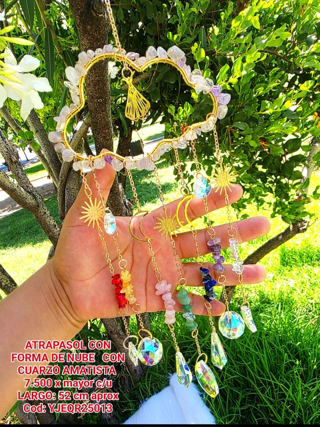 Atrapasoles Celestial Nube de Cuarzo Amatista con Caídas 7 Chakras, Dijes de Sol/Luna y Prismas Facetados Iridiscentes