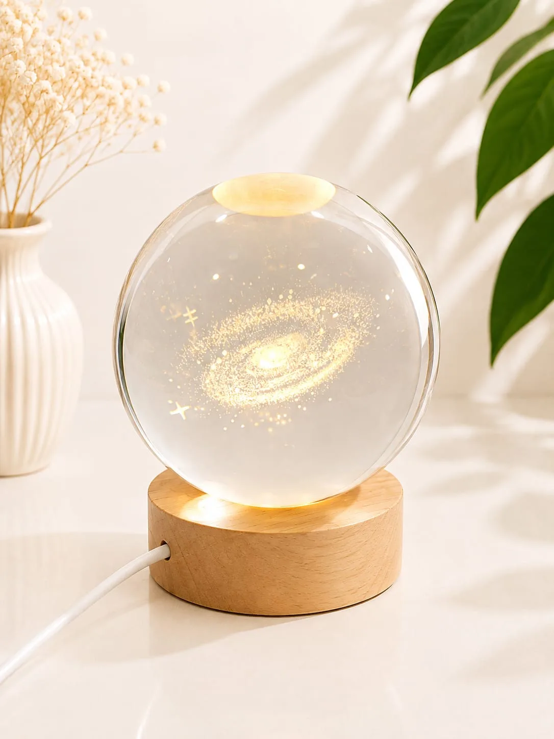 Lampara de Mesa Bola de Cristal Galaxia con Base de Madera