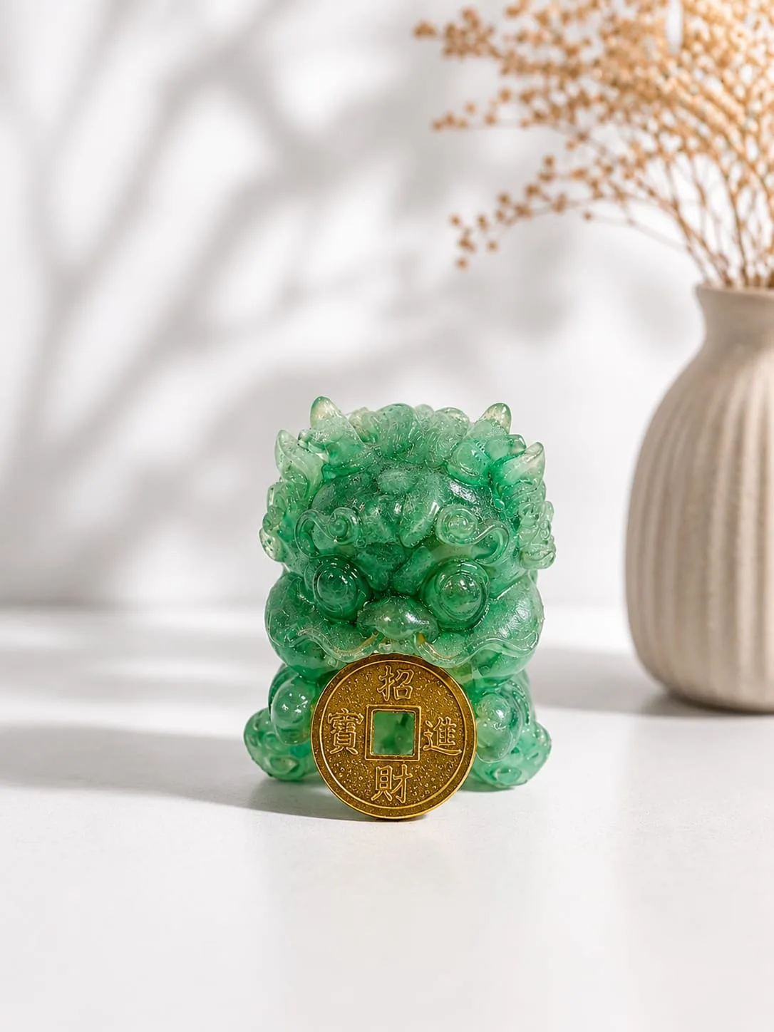 Perro Fu Chino (Pixiu) con Moneda China, Color Verde Jade