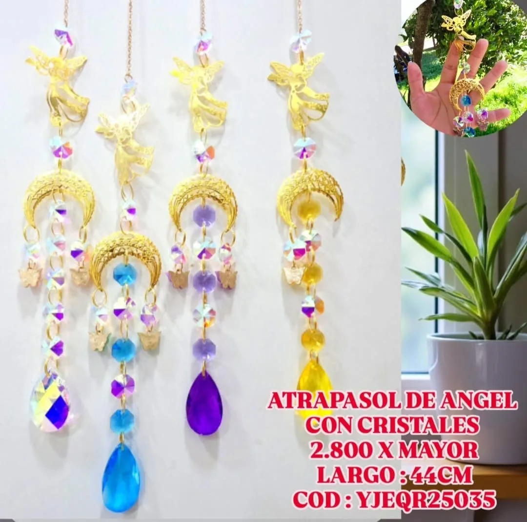 Atrapasoles Ángel y Luna Creciente Dorada con Dijes de Mariposa y Cristales de Color en Lágrima