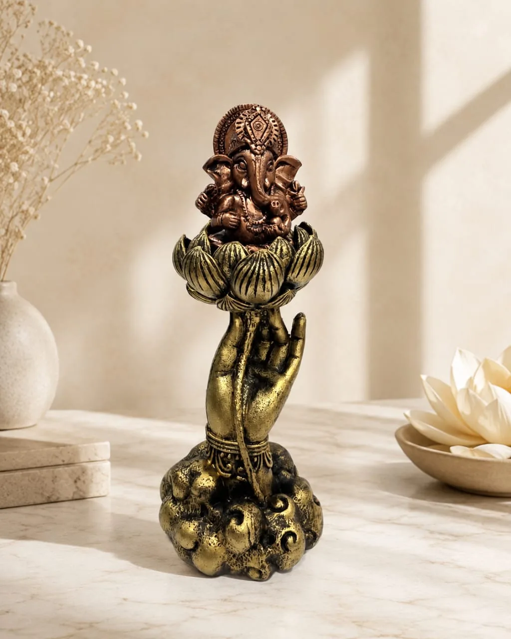 Figura de Mano con Ganesha y Flor de Loto (Cobre)