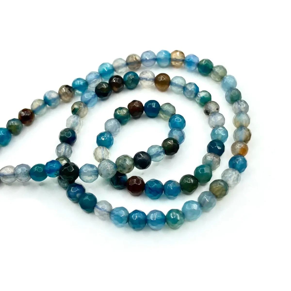 Tira de piedras de ágata celeste facetada N°6