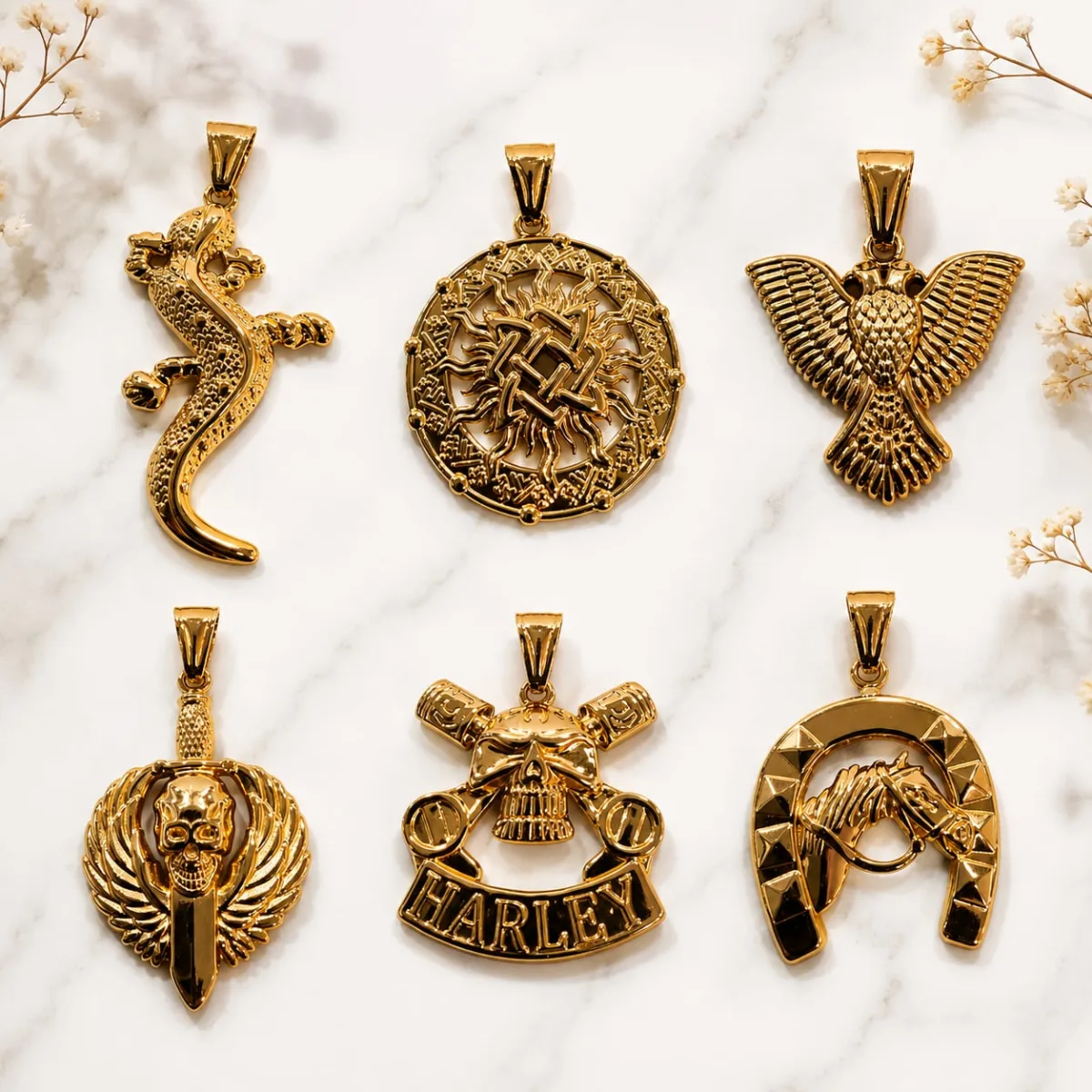 Set de Dijes de Acero Dorado