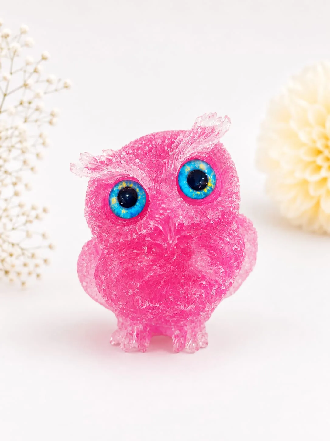 Figura de Búho en Resina Craquelada Rosa Fucsia